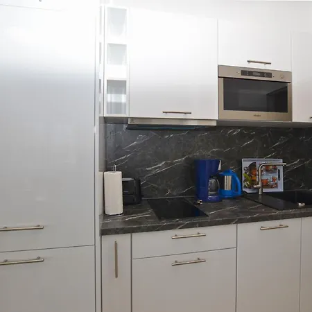 Adria Apartmán *