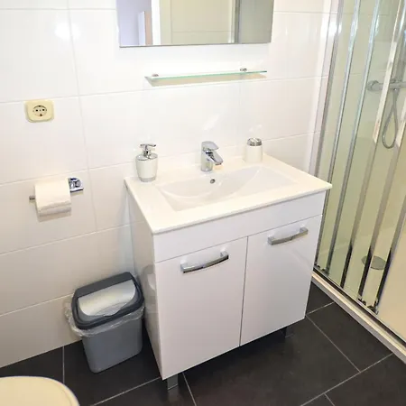 Adria Apartman *